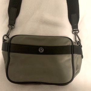 Lululemon dark green purse